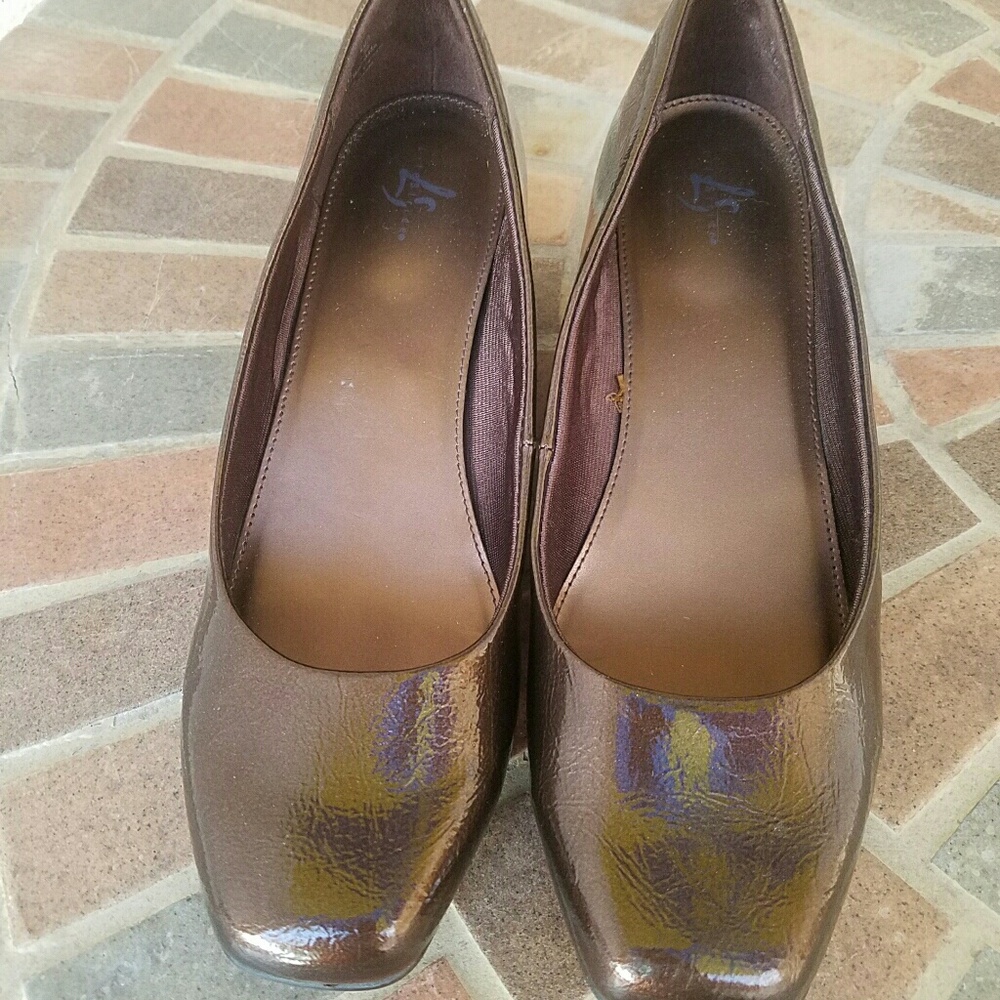 LifeStride Women's Garam Wedge  Pump